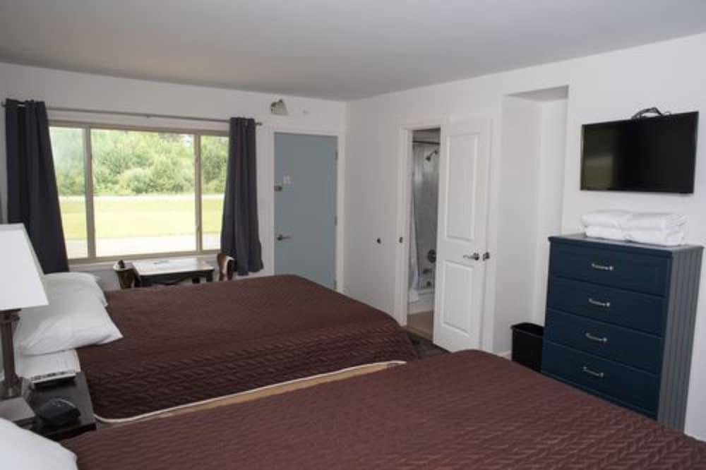 Three Lakes Motel photo 2