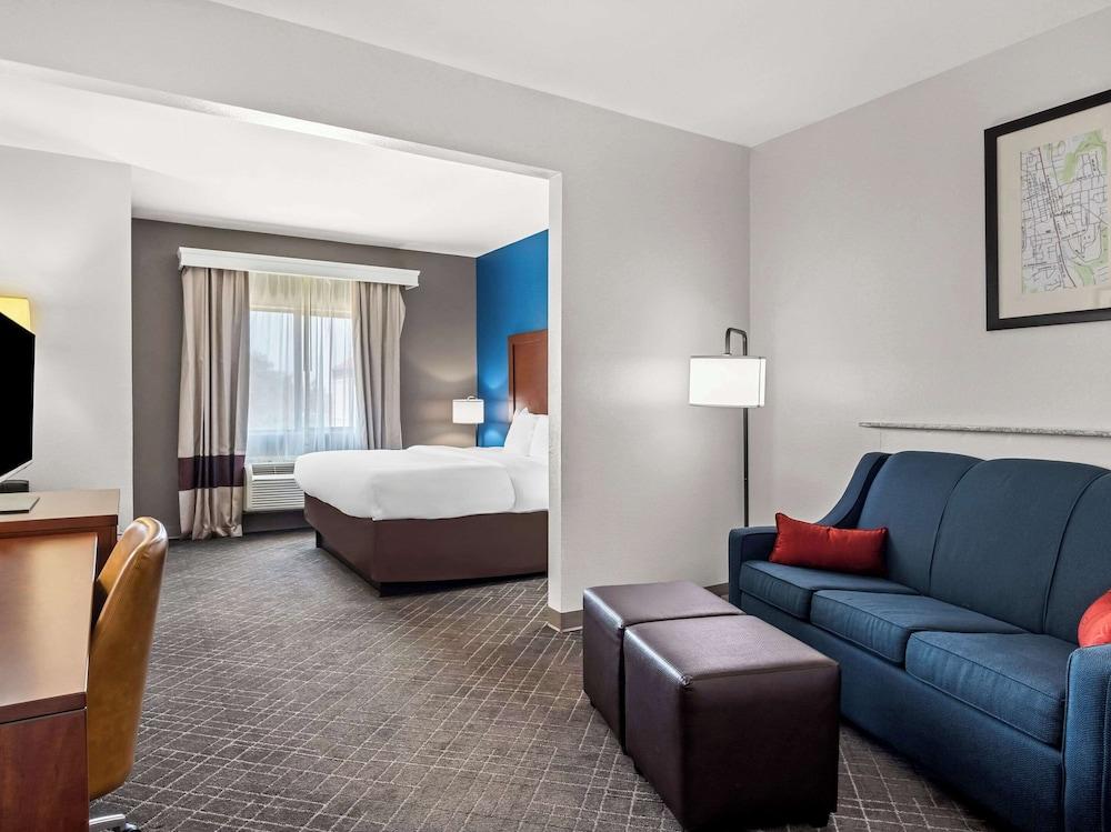 Comfort Suites Lindale - Tyler North photo 16