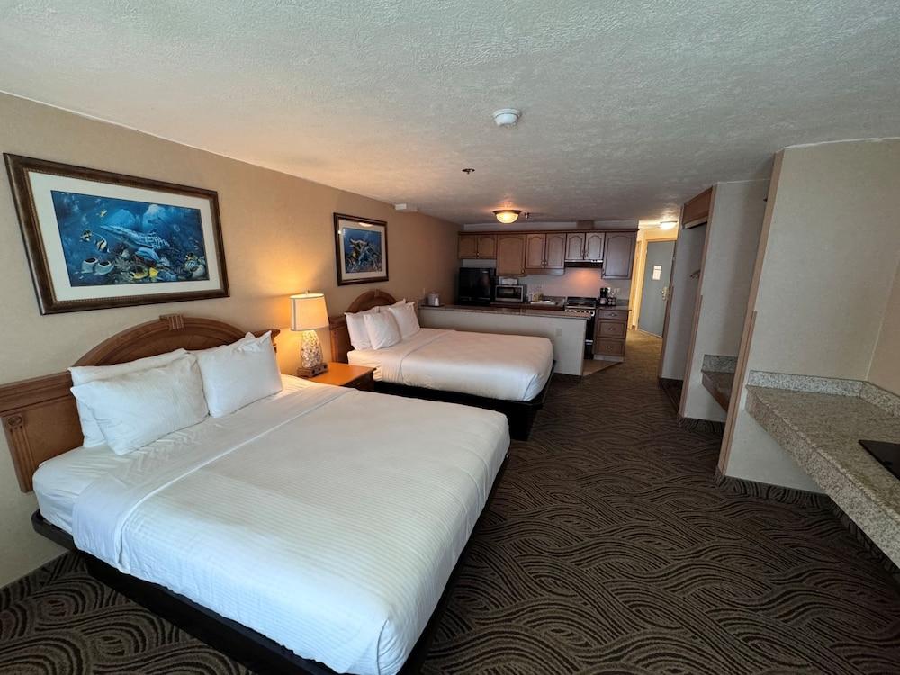 Promenade Inn & Suites Oceanfront photo 12