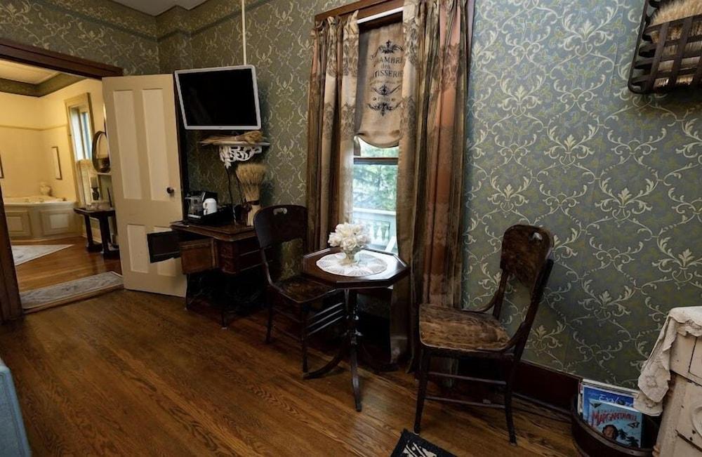 Iron Amethyst Inn   Boutique Hotel photo 8