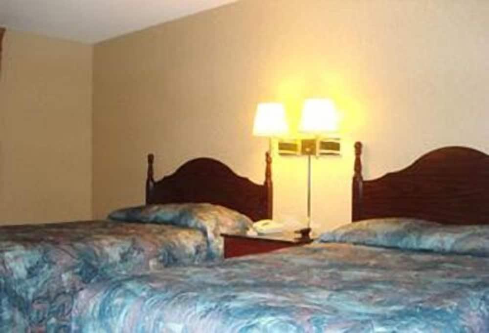 Townhouse Inn & Suites photo 18