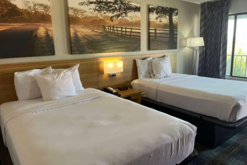 Days Inn & Suites by Wyndham Mobile photo 17
