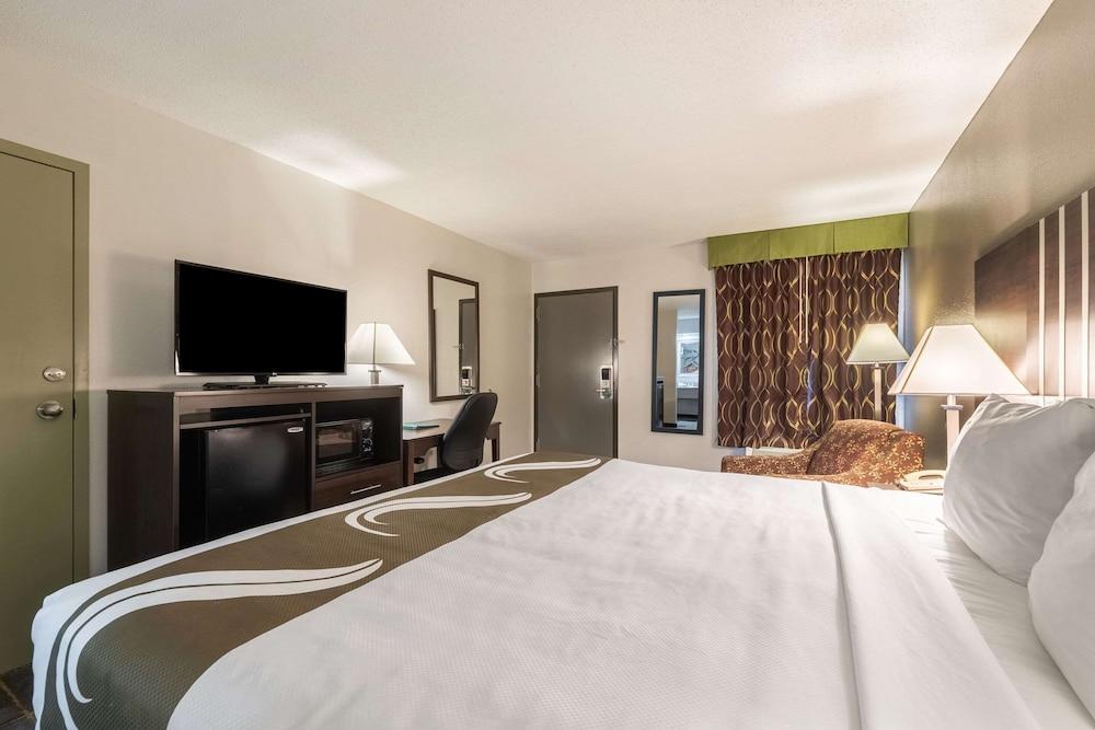 Quality Inn Cleveland North photo 20