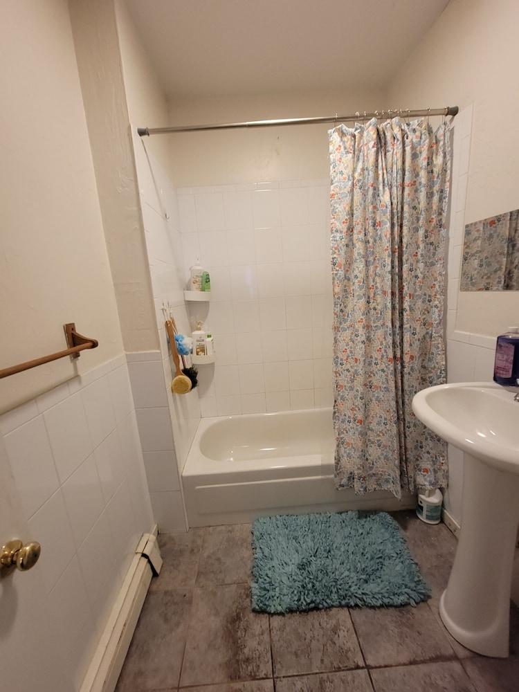 Bedroom Near Downtown Boston - Hostel photo 17