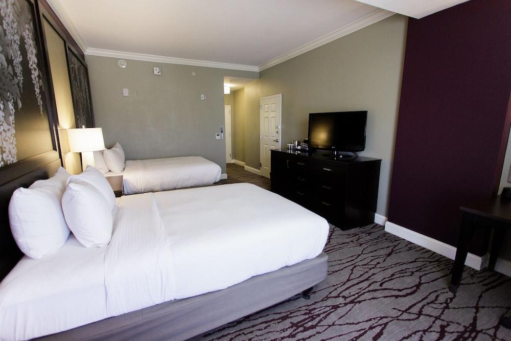 DoubleTree by Hilton Hotel Savannah Historic District photo 15