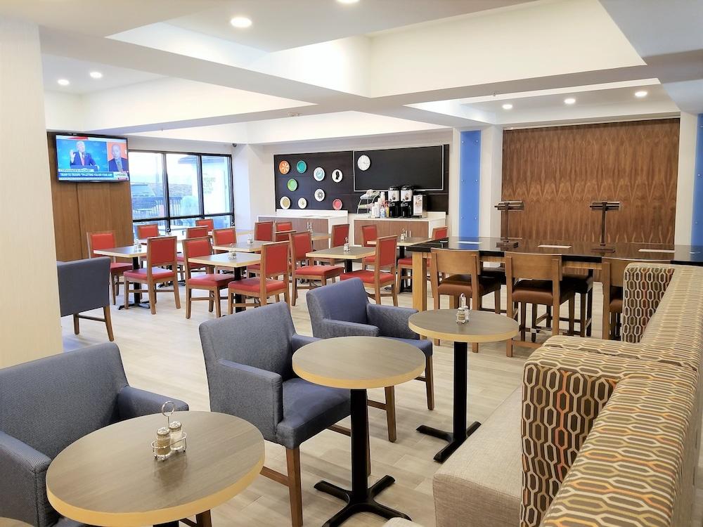 Holiday Inn Express Columbia NE - Fort Jackson by IHG photo 27