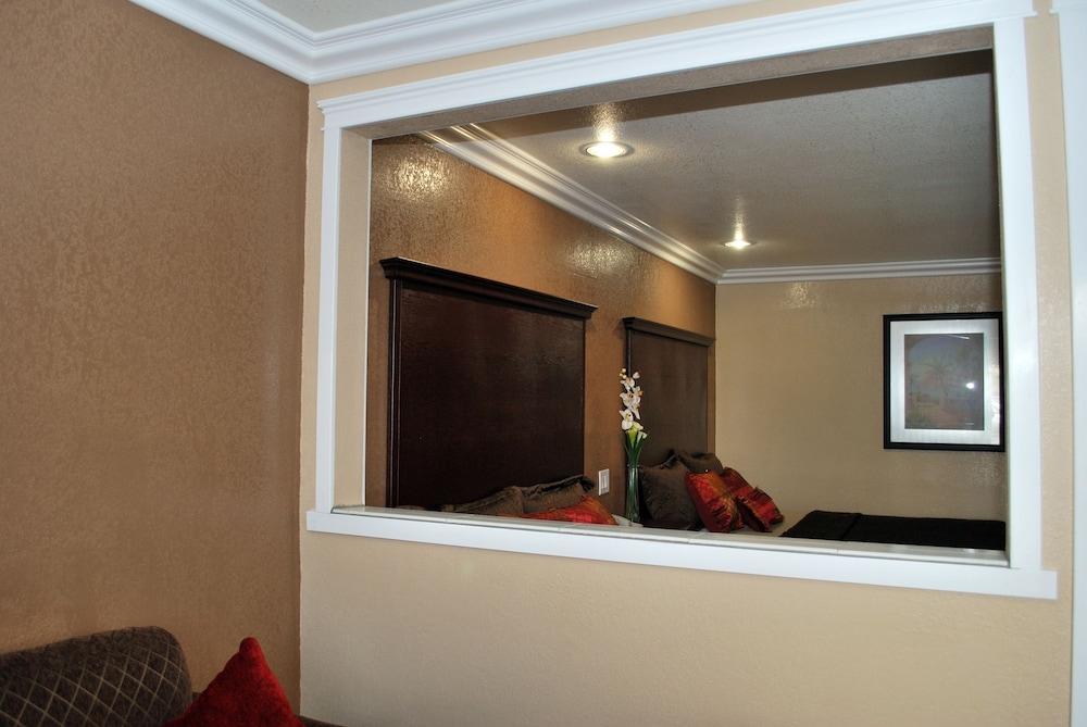 Budget Inn Anaheim photo 11