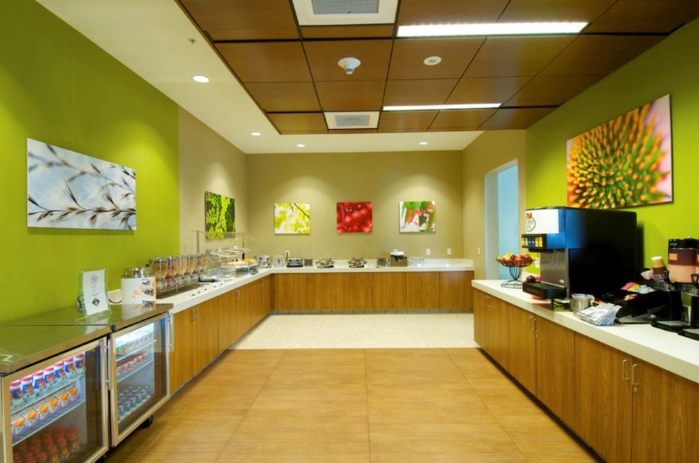 SpringHill Suites Anchorage University Lake photo 15