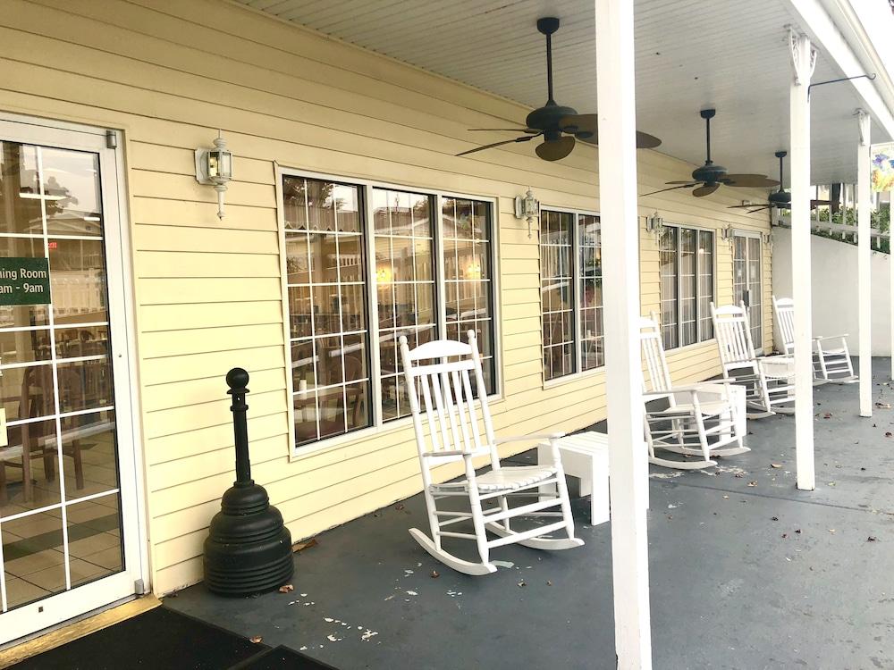 Honeysuckle Inn & Conference Center photo 53