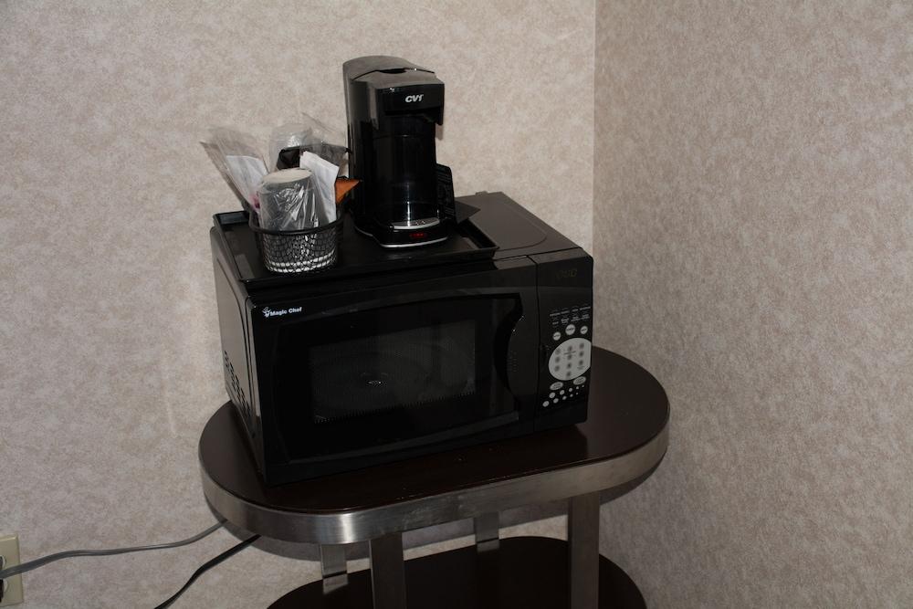Atlantic Inn & Suites photo 46