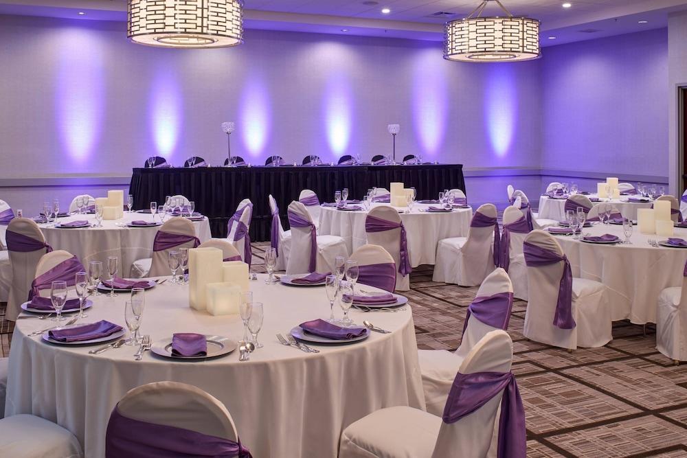 Marriott East Lansing at University Place photo 26