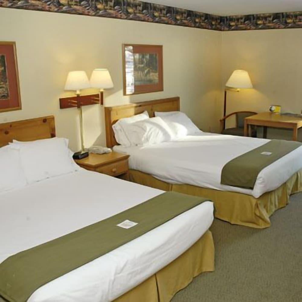 Pellston Lodge photo 37