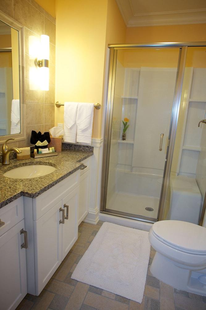 Guesthouse at Norwalk Inn photo 27