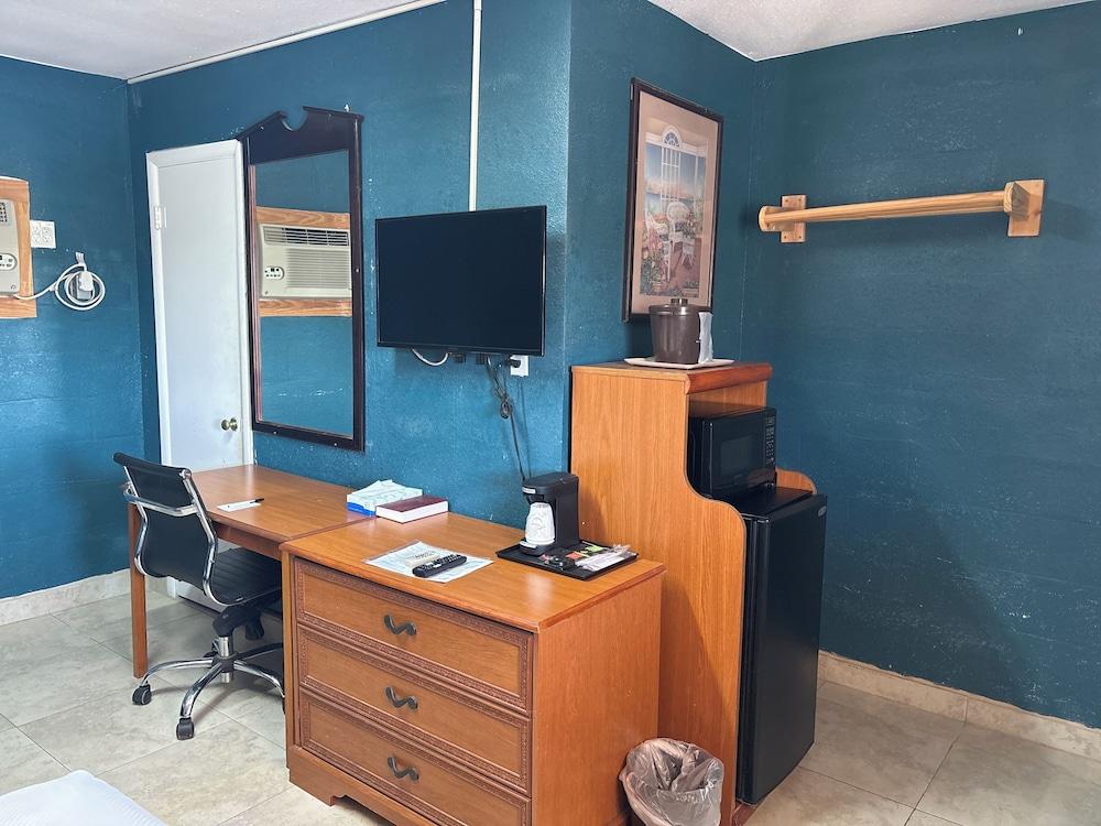 Budget Inn photo 3