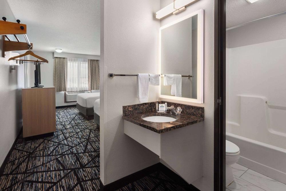 Days Inn by Wyndham Ogallala photo 16