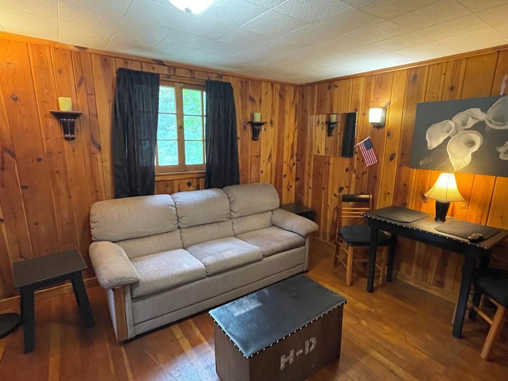 Ponderosa Pines Inn and Cabins photo 43