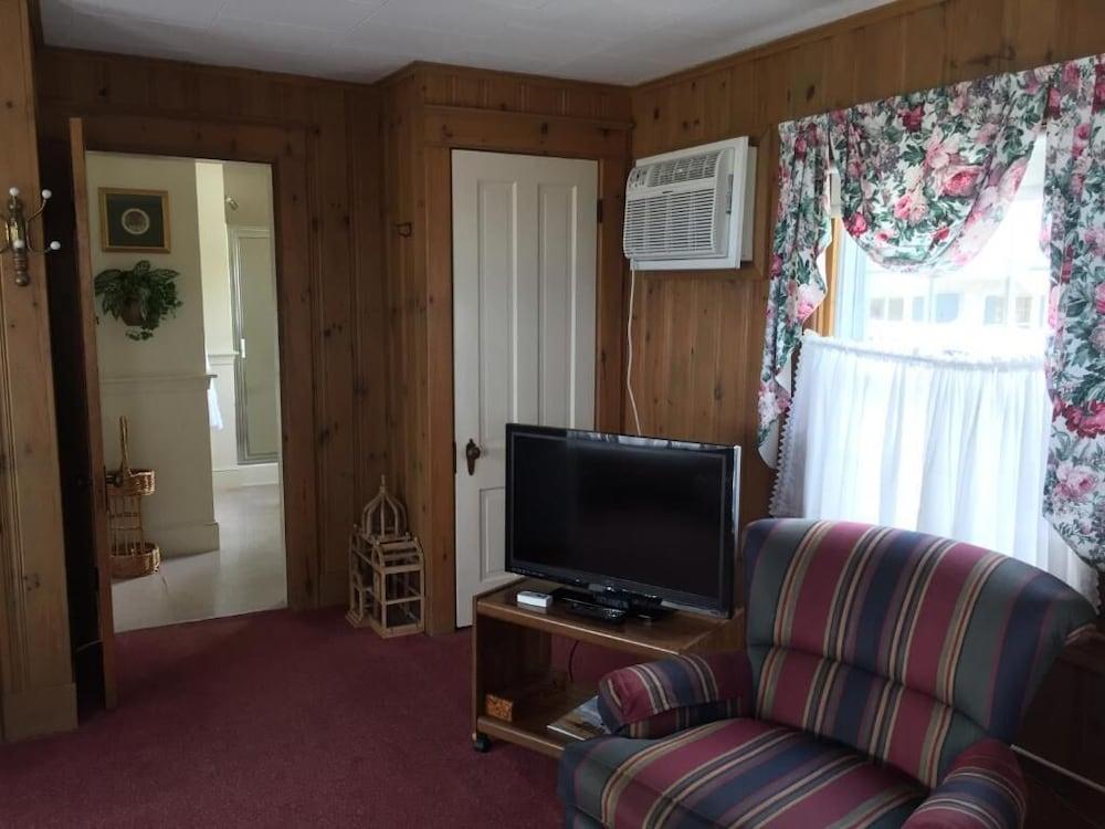 Holiday House Inn photo 41