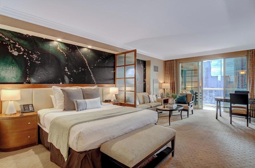 Premium Suite w/balcony at The Signature photo 56