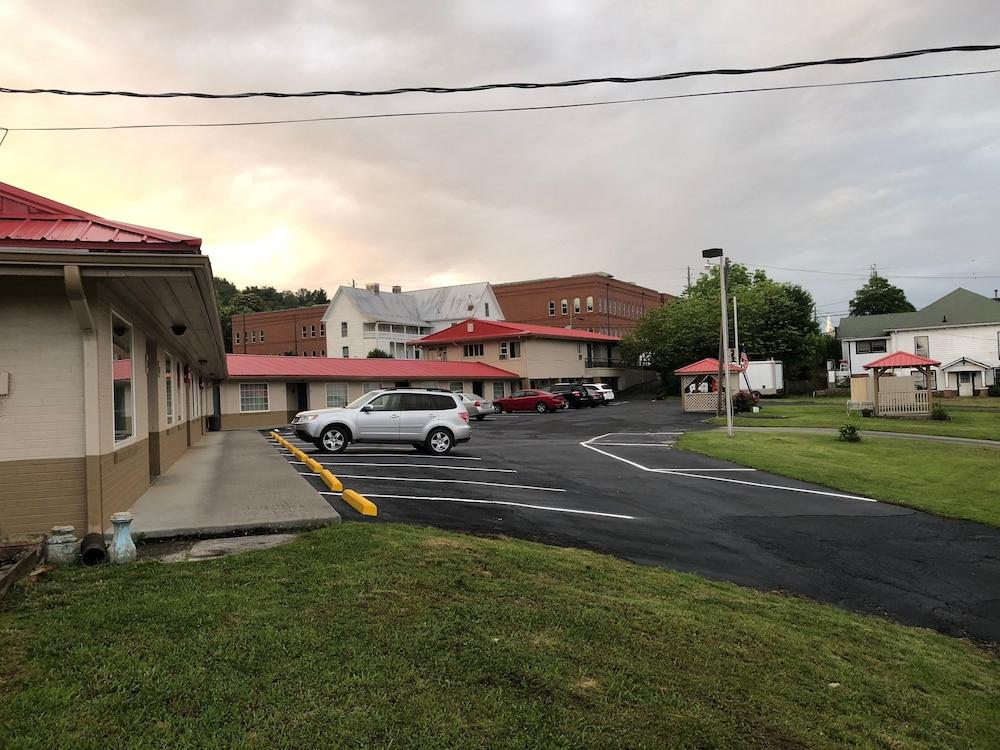Ellijay Inn photo 29
