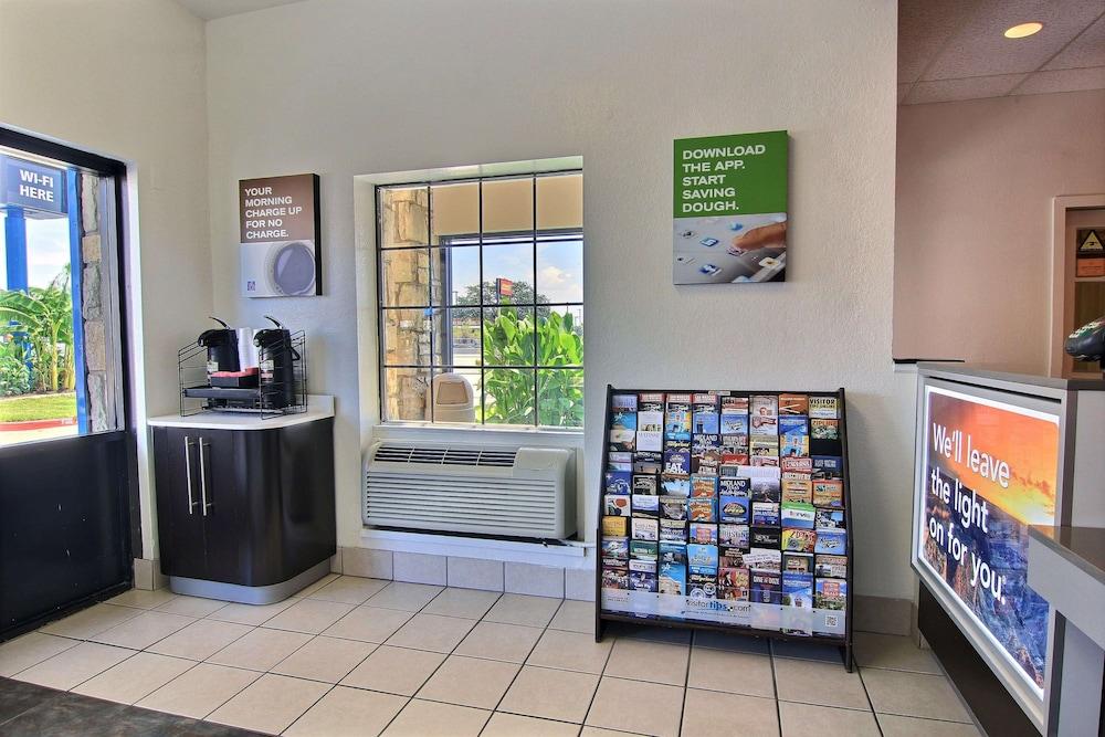 Motel 6 Austin, TX - Central Downtown UT photo 29
