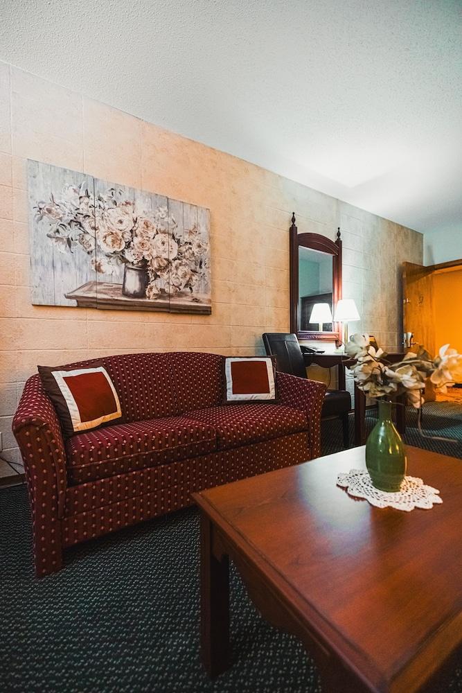 Wrangler Inn photo 2