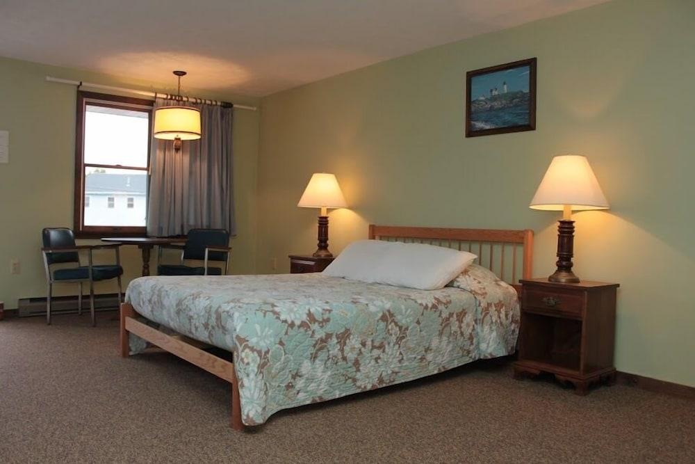The Villager Motel photo 6