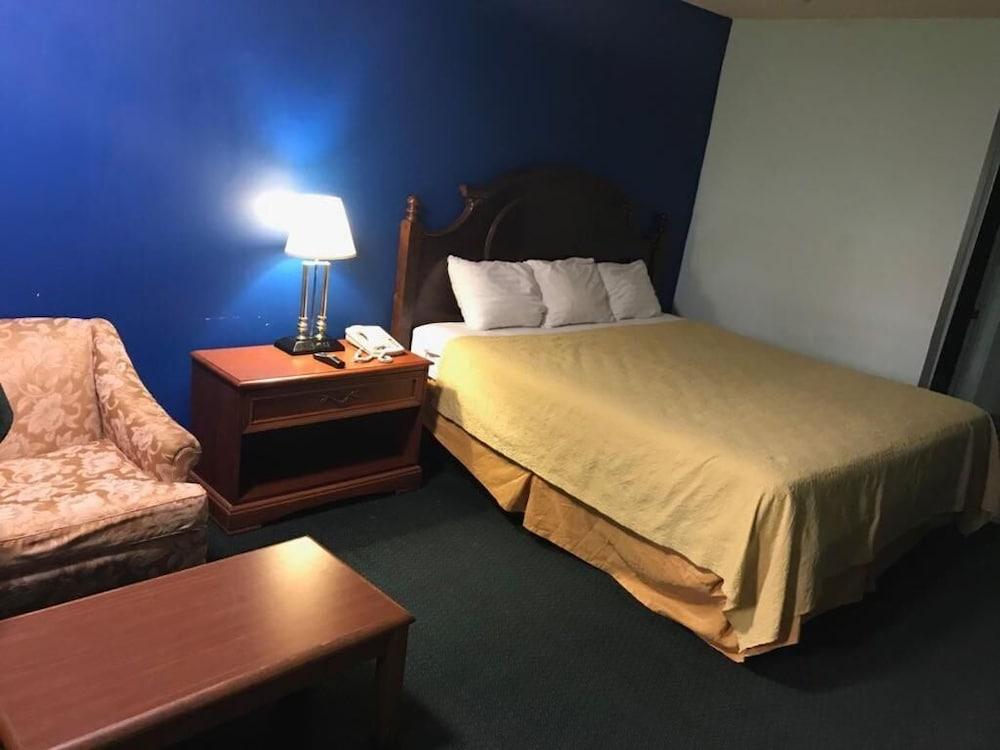 Travelers Inn photo 12