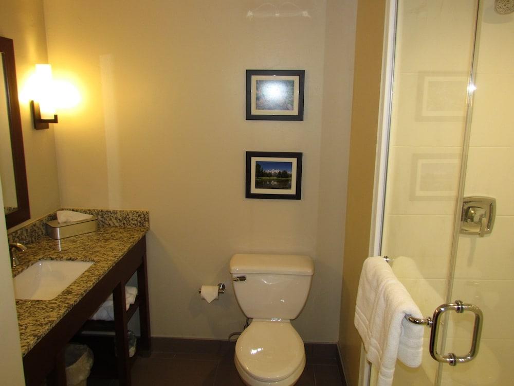 Heartland Inn and Suites photo 46