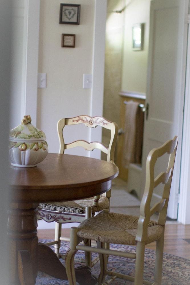 White Blossom House Inn photo 21