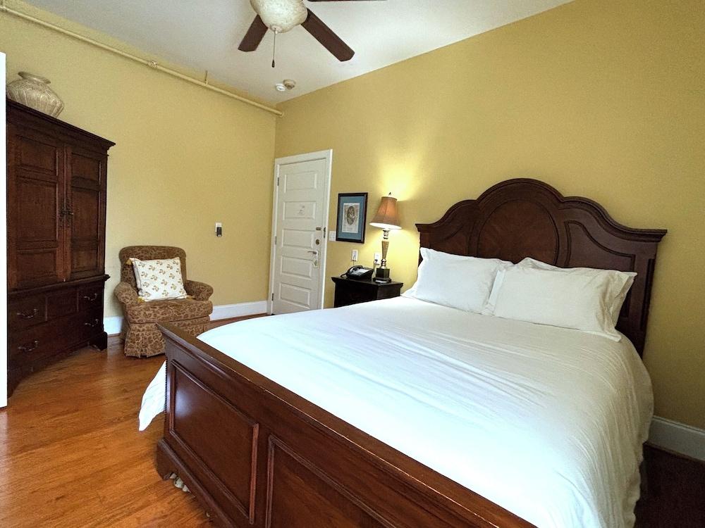 Grand Lux Inn photo 12