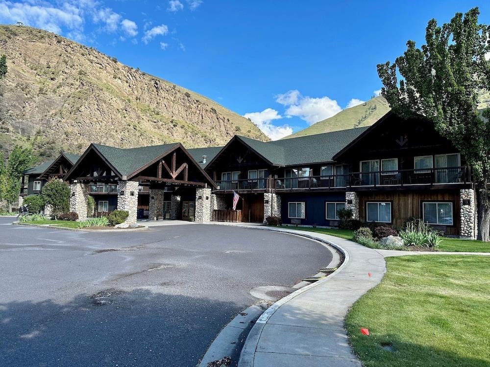Salmon Rapids Lodge photo 1