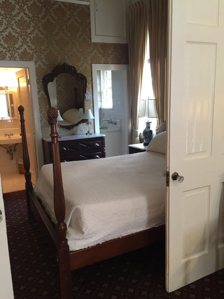 Nine O Five Royal Hotel photo 32