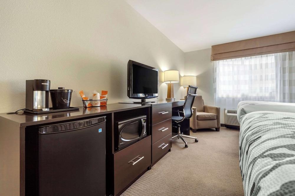 Sleep Inn & Suites Fargo Medical Center photo 35