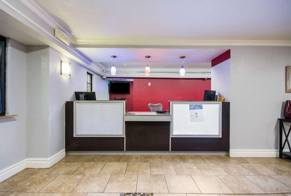 Econo Lodge photo 2