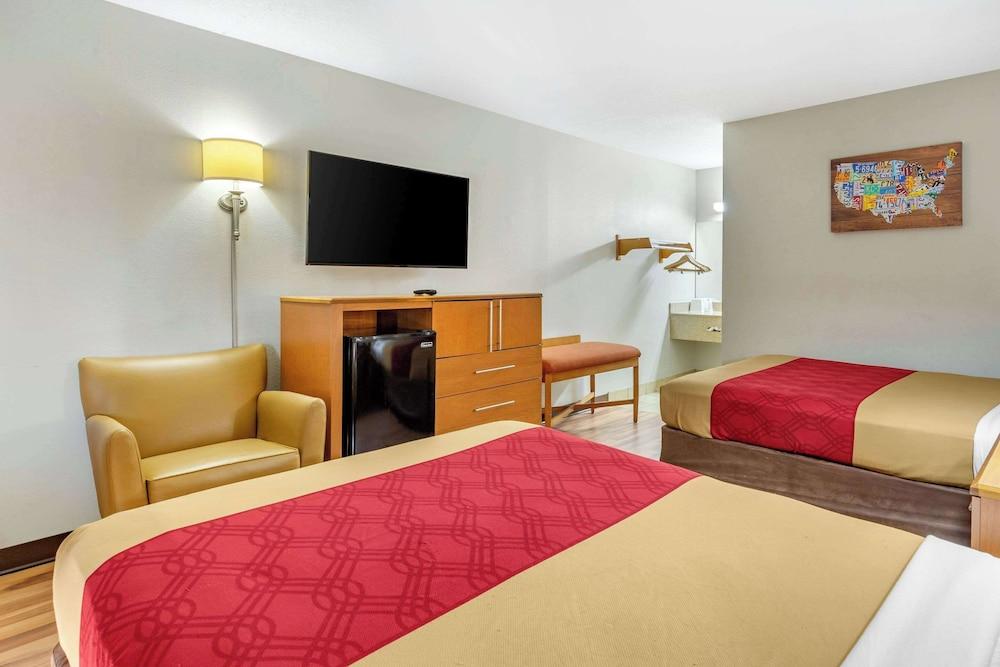 Econo Lodge Creedmoor - Butner photo 18