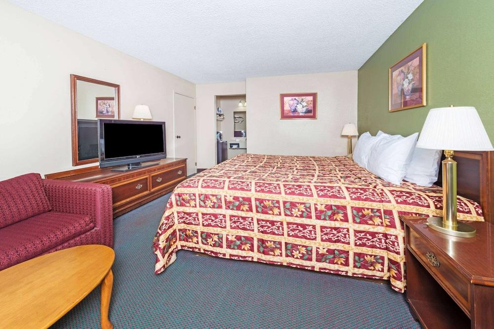 Days Inn by Wyndham New Market/I-81 photo 11