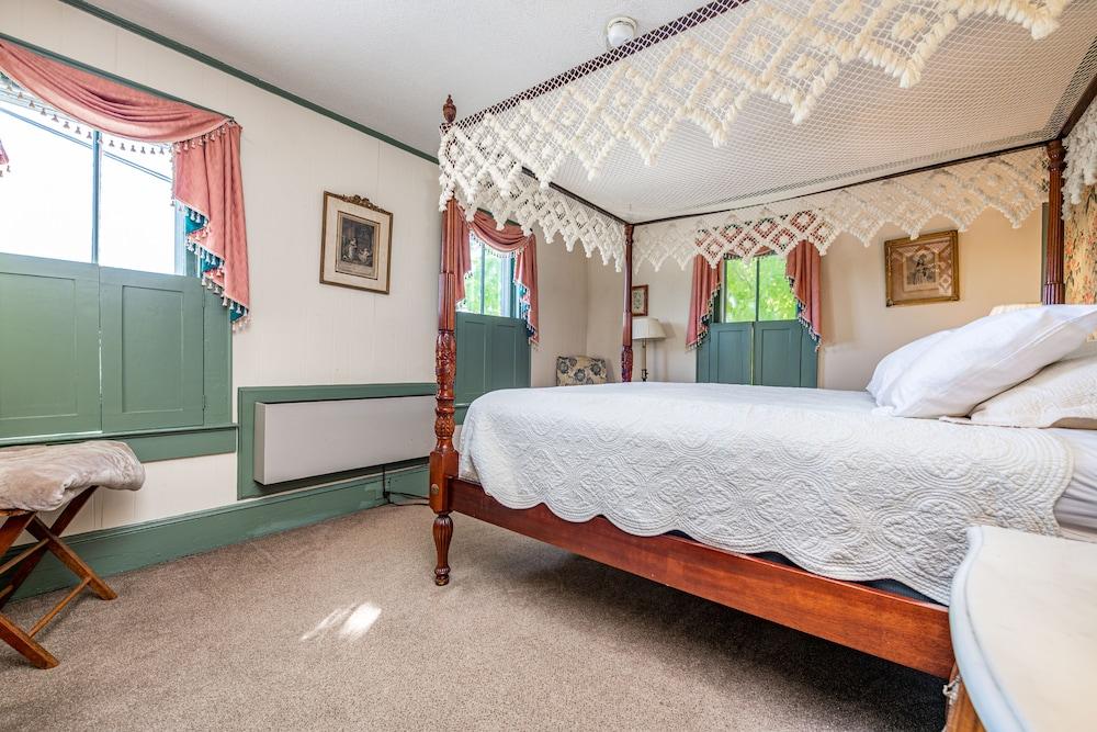 Wayside Inn photo 66