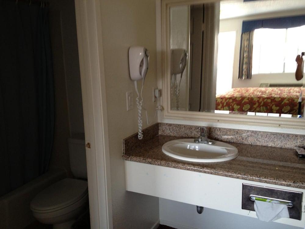 Scottish Inns Long Beach photo 27