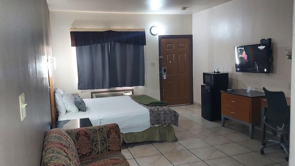 Executive Inn and Suites photo 31