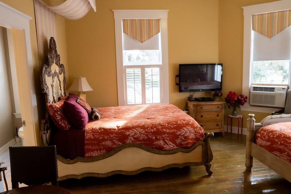 Oak Tree Hotel photo 79
