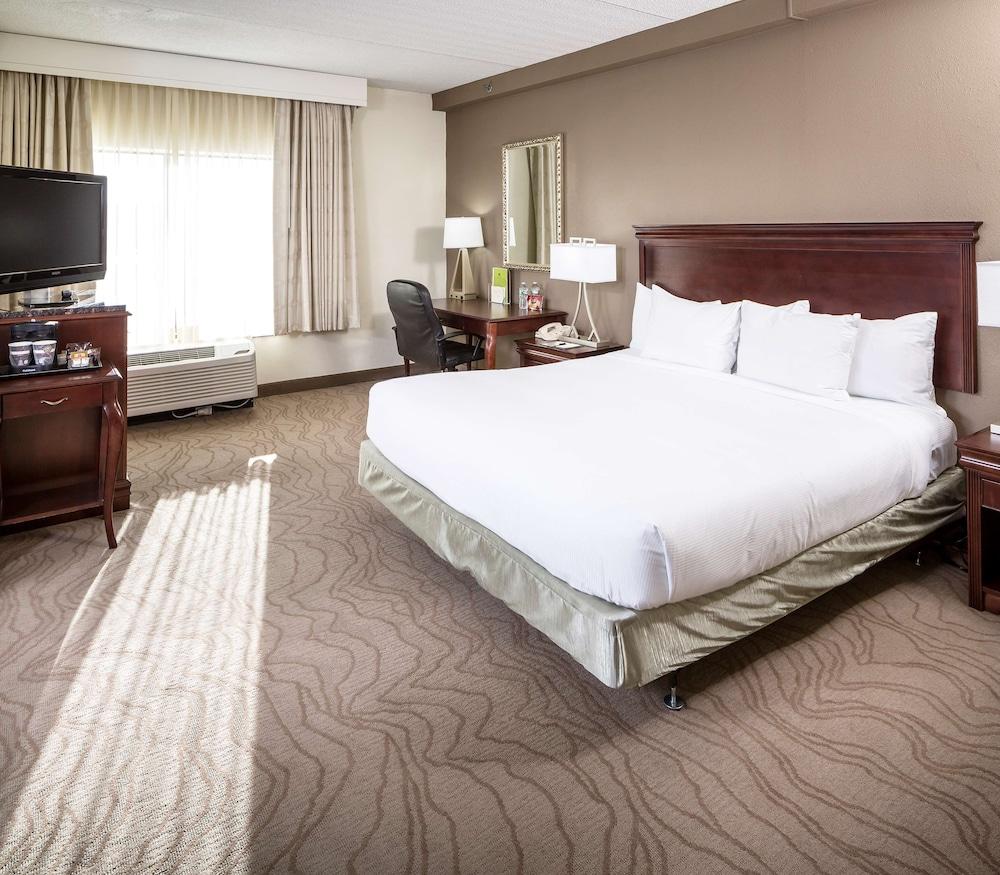 DoubleTree by Hilton Boston - Milford photo 14