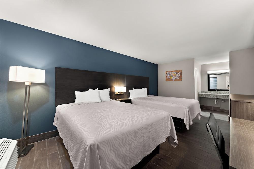 Econo Lodge Inn & Suites Laredo - Nuevo Laredo photo 6