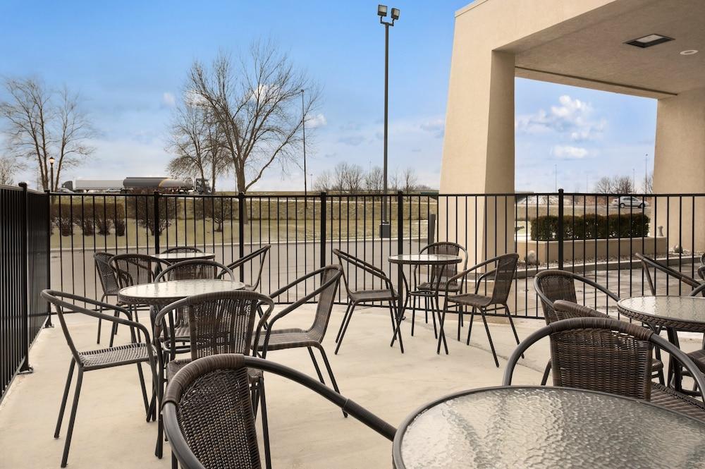 Baymont by Wyndham Springfield IL photo 21