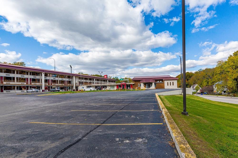 Americas Best Value Inn Moline photo 32