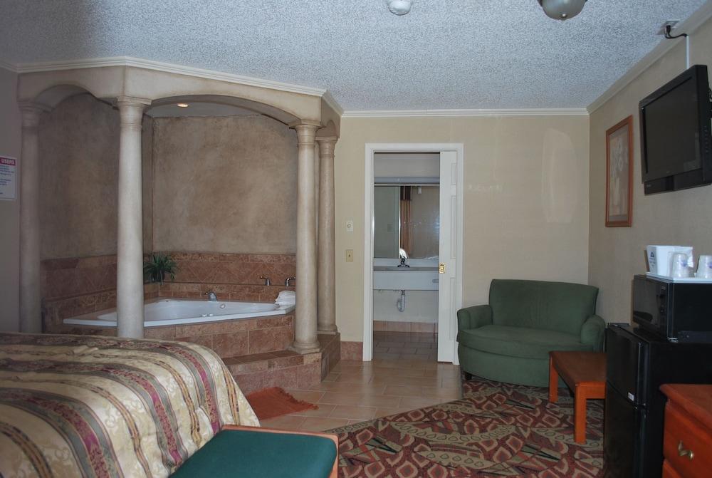 Americas Best Value Inn Lubbock E photo 37