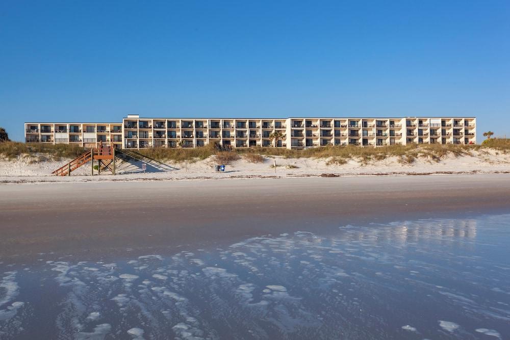 Beacher's Lodge Oceanfront Suites photo 61