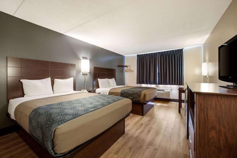 Econo Lodge Darien Lakes photo 47