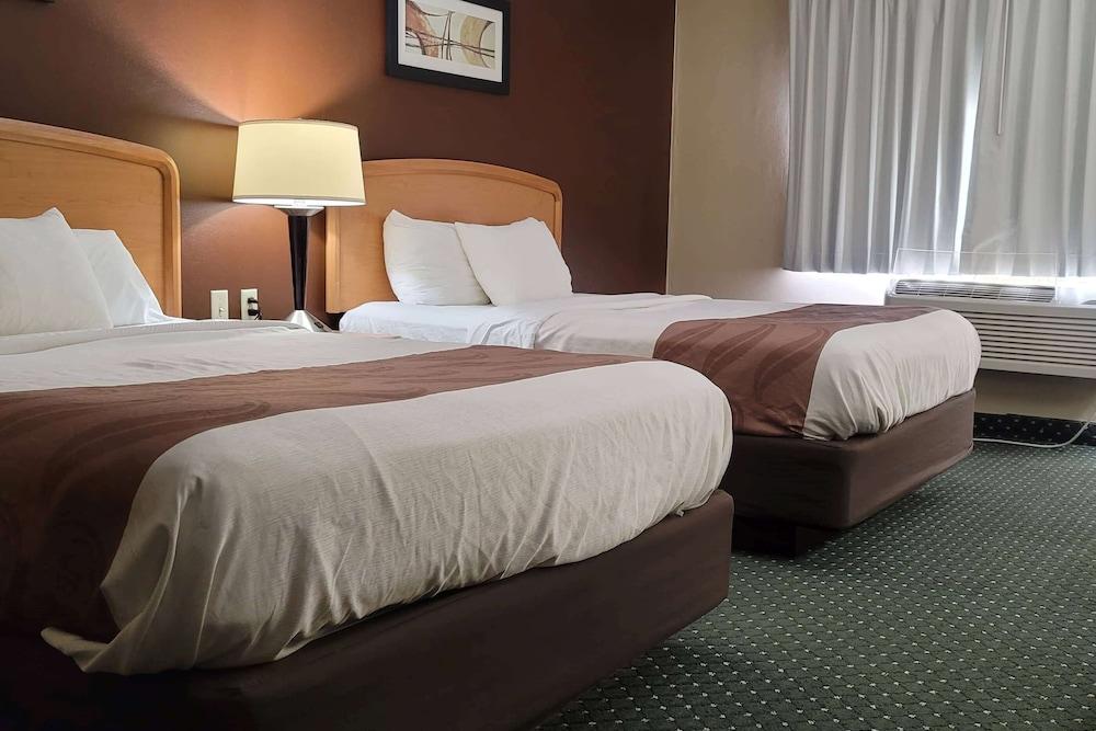 Travelodge by Wyndham Fargo West Acres photo 18