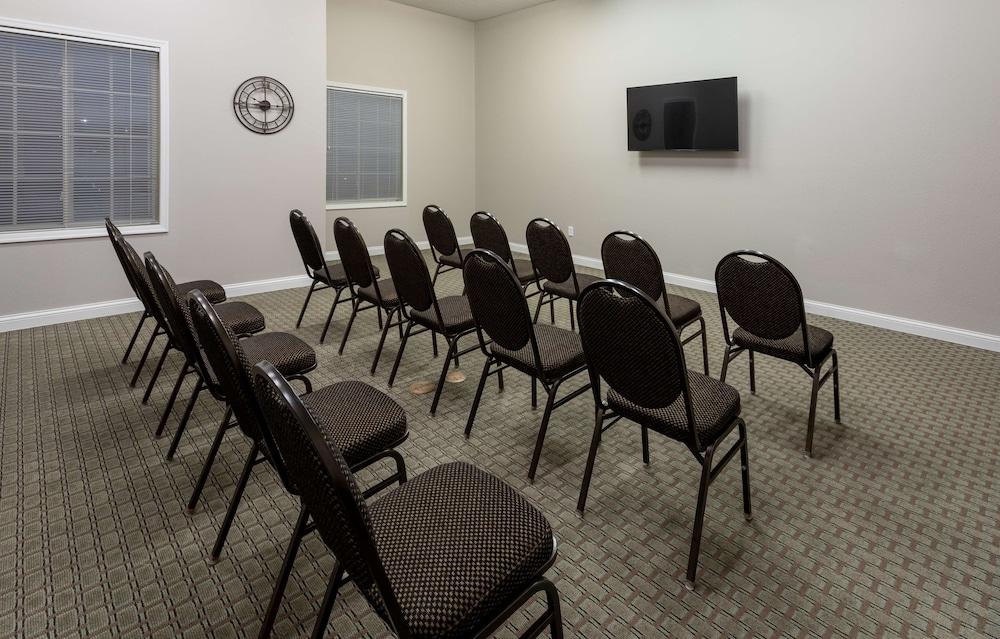 GrandStay Hotel and Conference photo 29