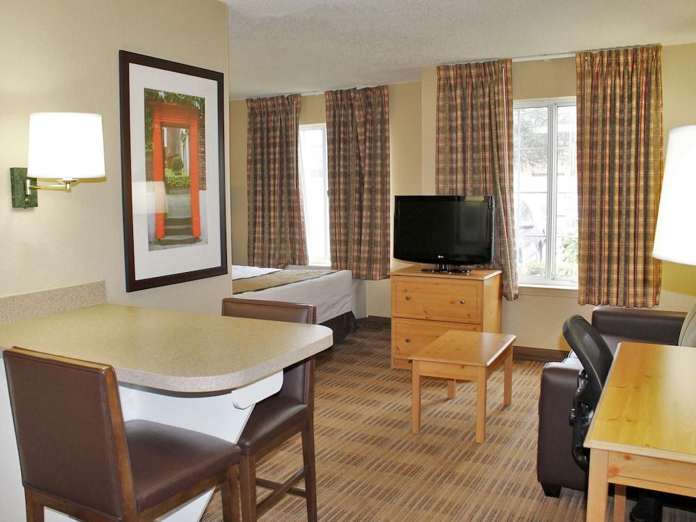 Beachwood Extended Suites photo 12